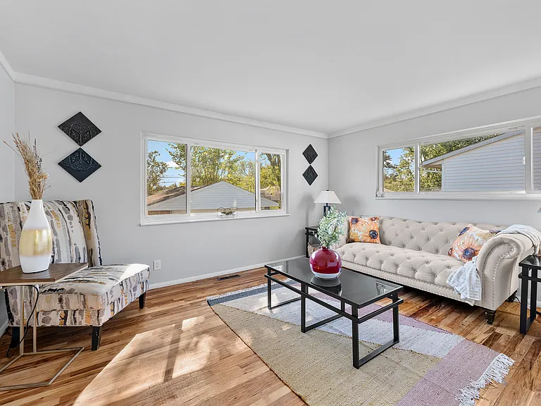 2268 Serra Dr — Photo 25