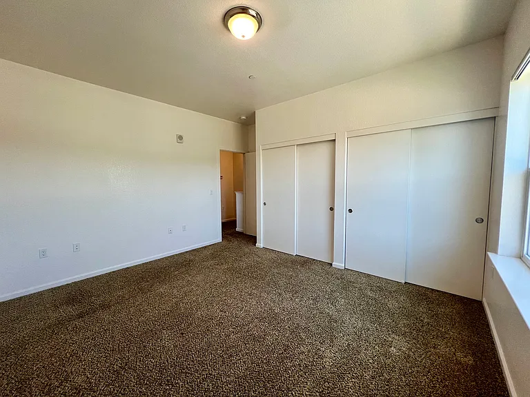Esposti Park Apartments — Photo 21