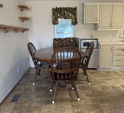 3rd image of 210 NE 4th St