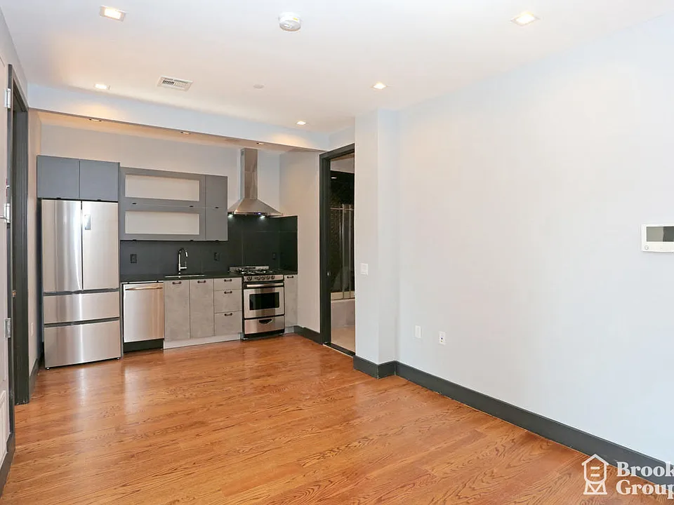 15 Cedar St #4A