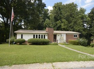 1236 Pinebrook Cir, Hendersonville, NC 28739