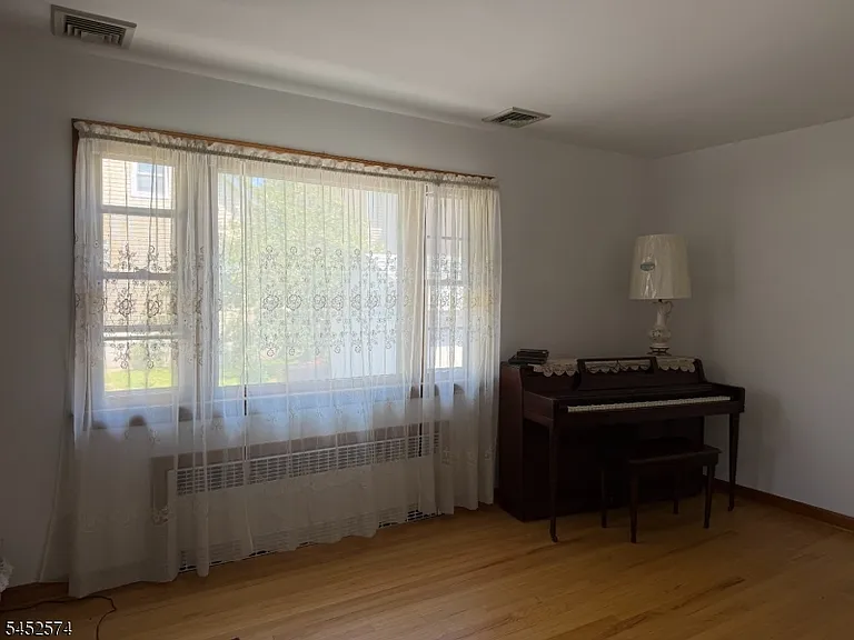 6 Lewis St — Photo 4