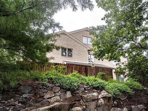 3rd image of 42 Greythorne Woods Cir