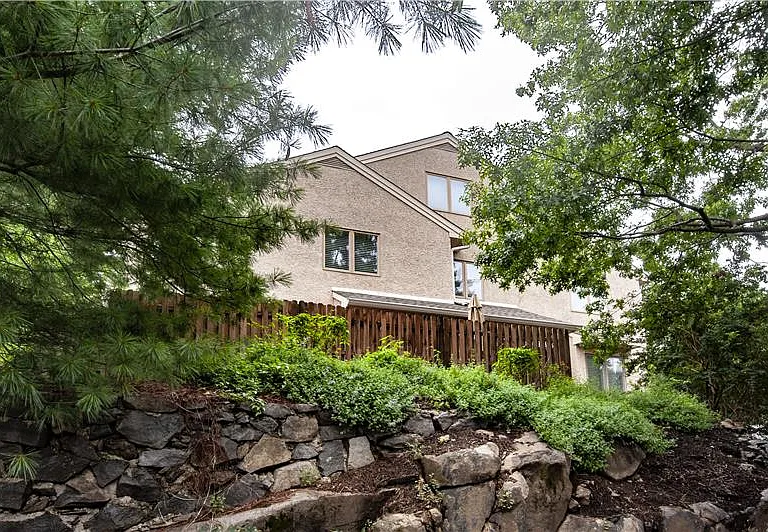 42 Greythorne Woods Cir — Photo 3