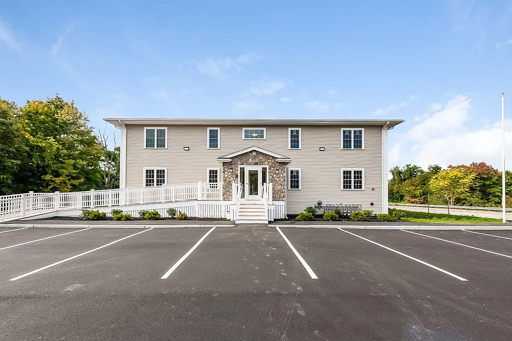 2 bed, 1.0 bath, 837 sqft, $2,400 — Photo 1