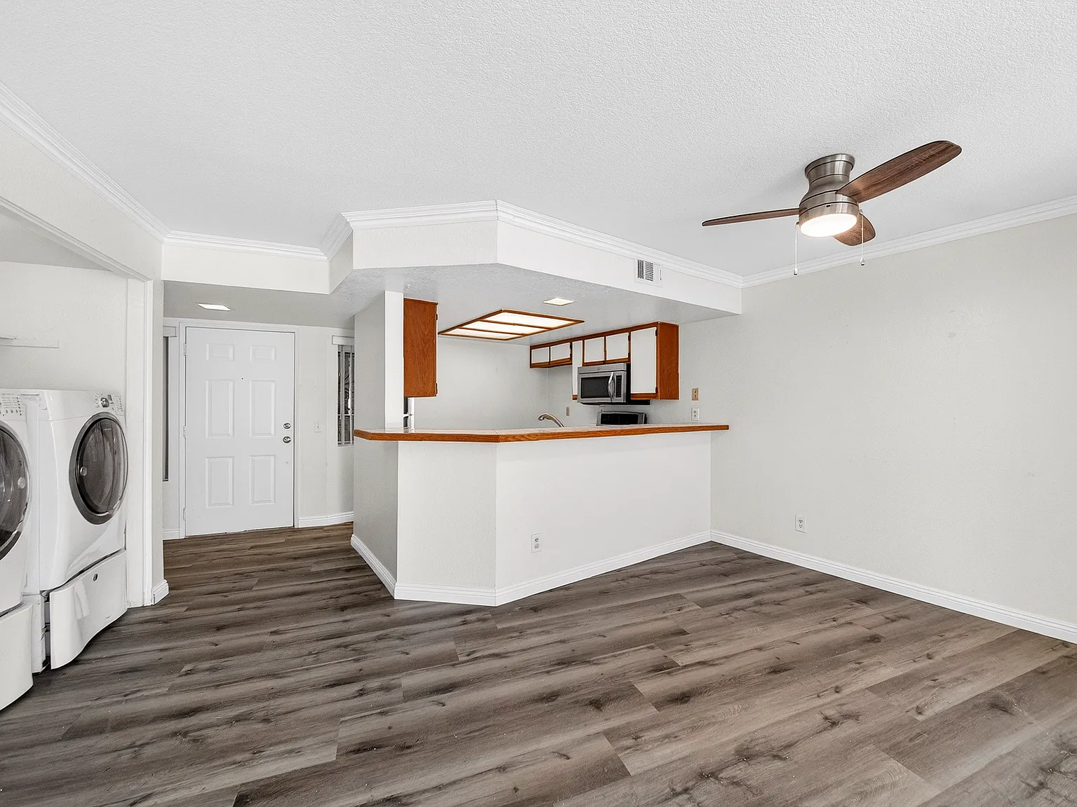 2 bed, 930 sqft, $2,600 — Photo 3