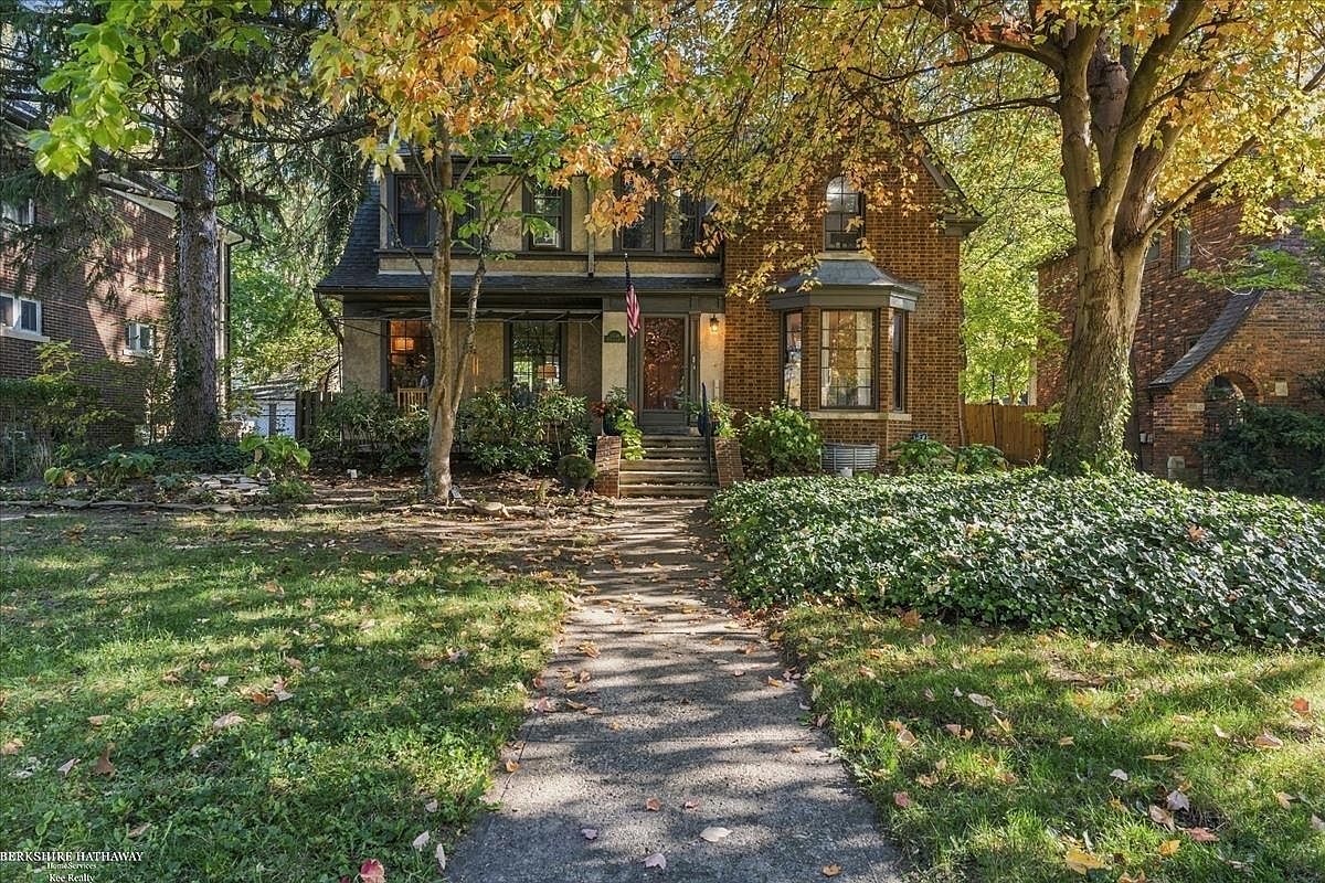 1436 Kensington Ave, Grosse Pointe Park, MI 48230