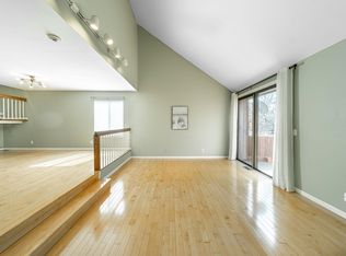 576 Sanderling Ct, Secaucus, NJ 07094
