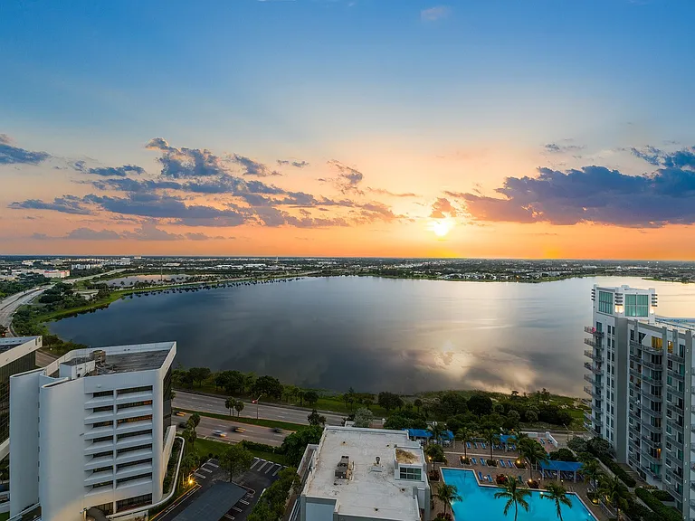 Lumaire West Palm Beach — Photo 45