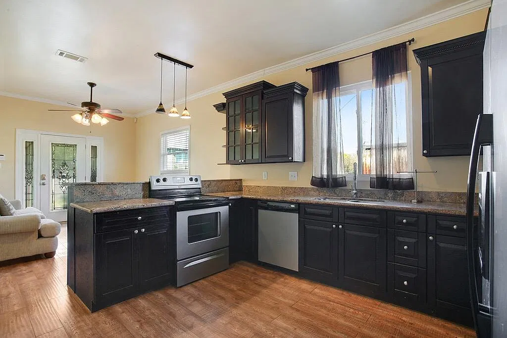 2 bed, 900 sqft, $1,650 — Photo 3