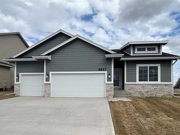 4641 177th St, Urbandale, IA 50323