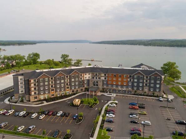 205 Lakeshore Dr, Canandaigua, NY 14424