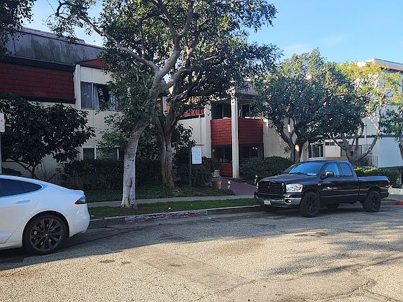 2nd image of 5674 Windsor Way Unit 208