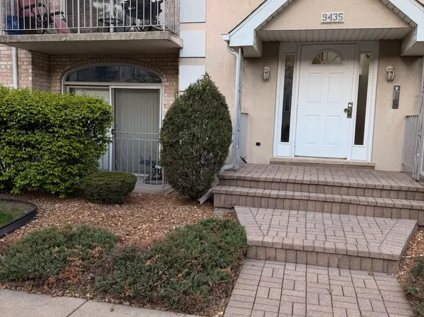 9435 S 79th Ave APT 102, Hickory Hills, IL 60457