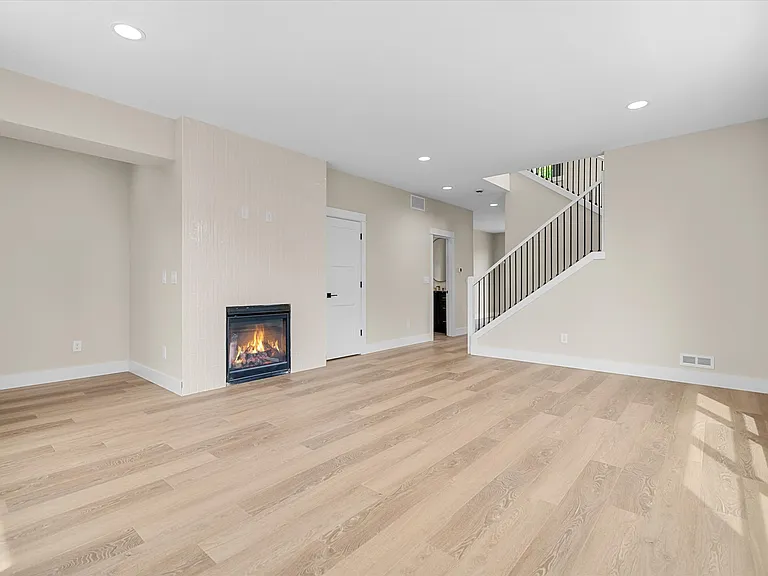 349 SE Walnut St — Photo 11