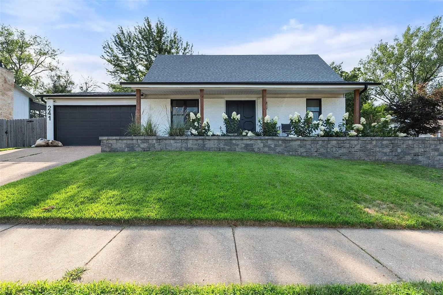241 Braeshire Dr photo 1