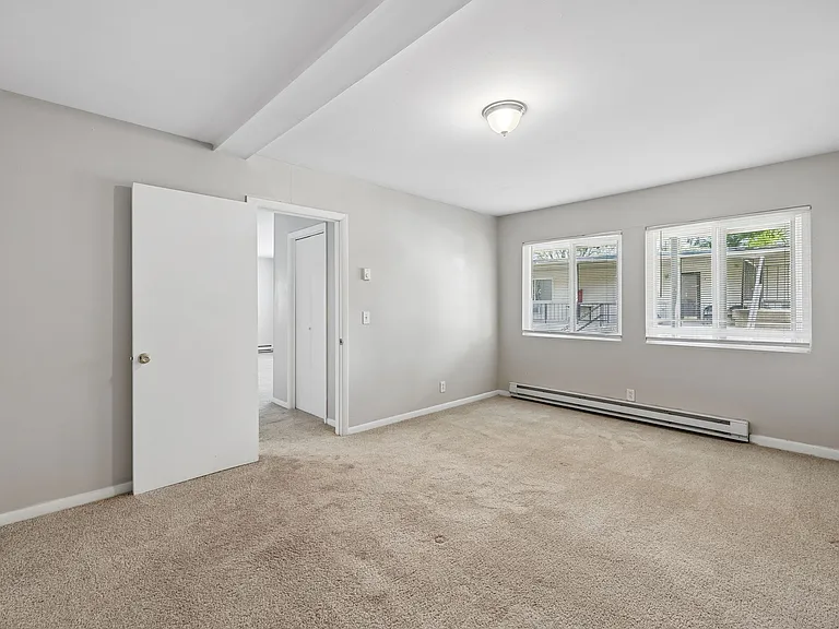 550 Harding Pl #E113 — Photo 6
