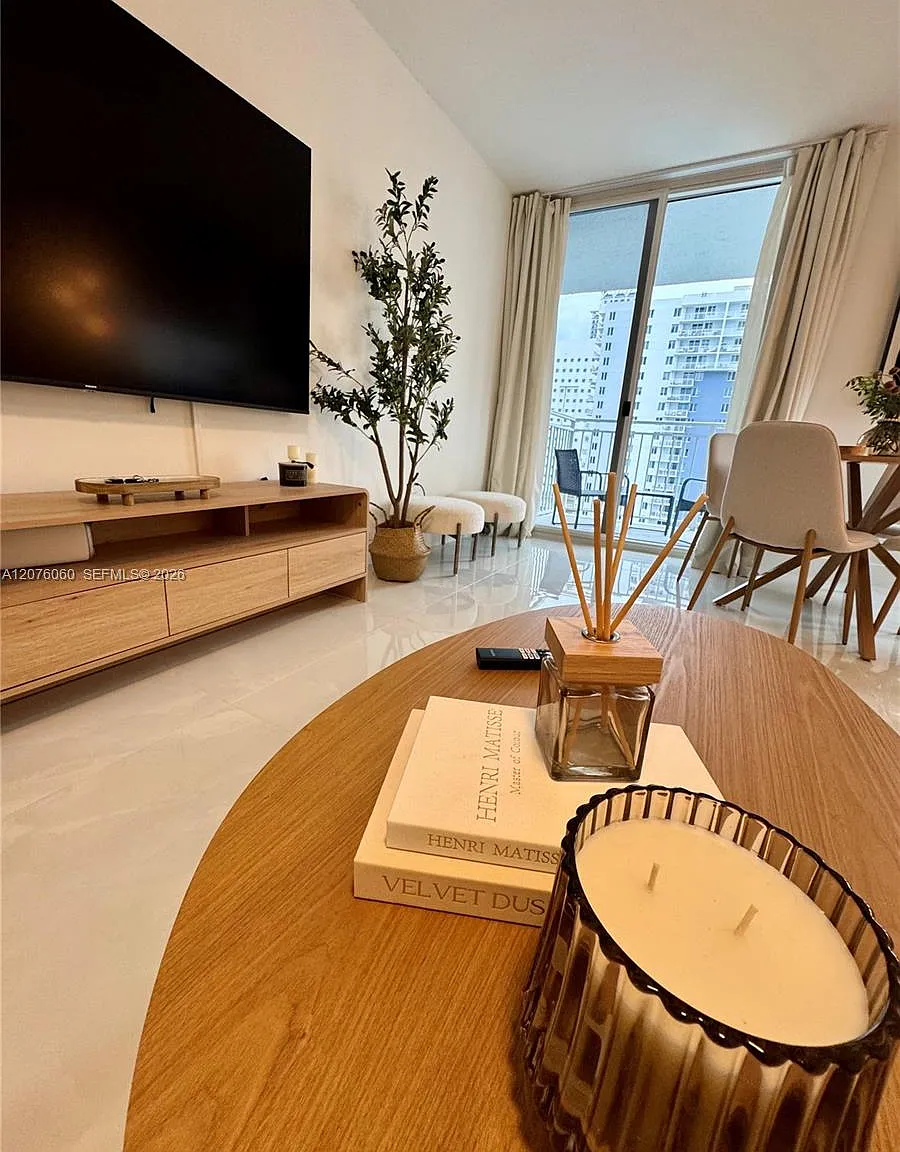 Madison Downtown Condo — Photo 1