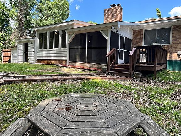 5th image of 609 Springs St