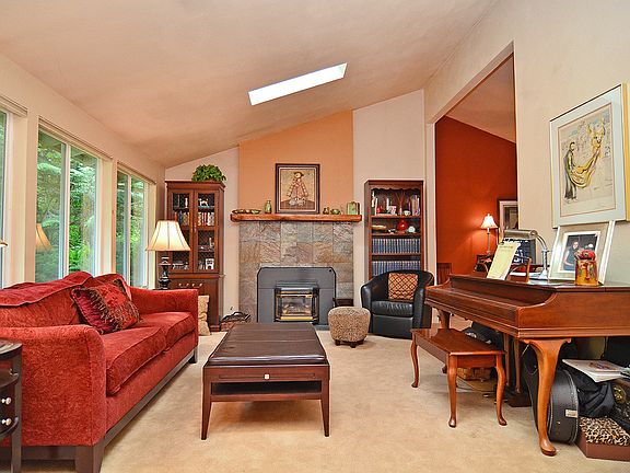 4th image of 4375 Palomino Dr NE