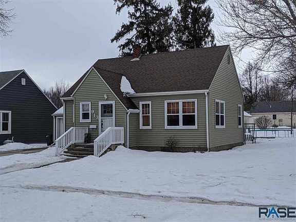 3rd image of 913 N Oakley St