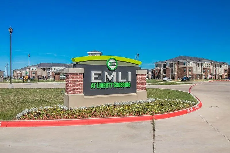 EMLI at Liberty Crossing Apartments — Photo 2