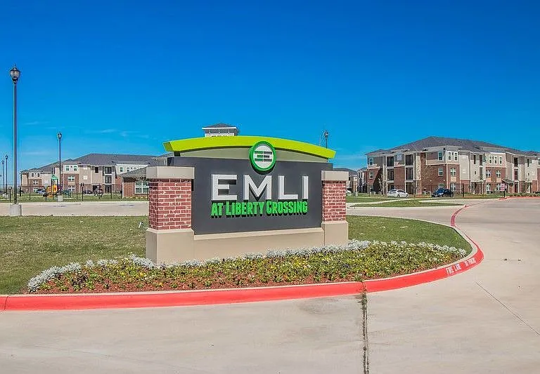 EMLI at Liberty Crossing Apartments — Photo 2