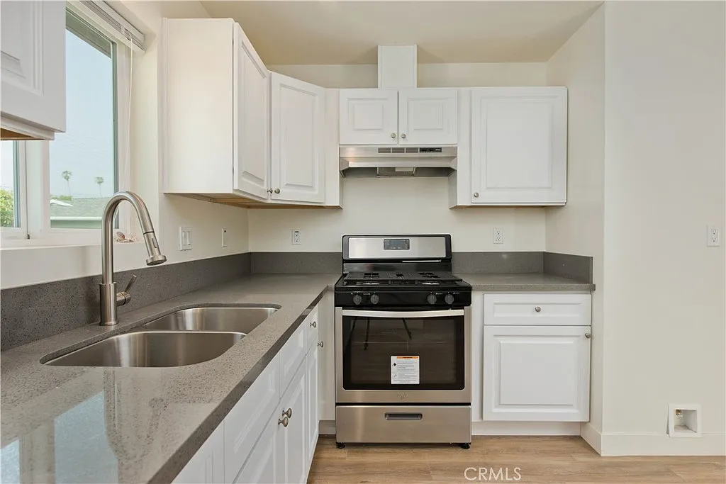 3 bed, 1275 sqft, $3,000 — Photo 3