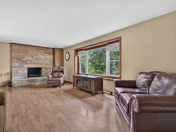 4th image of 910 N Marley Rd