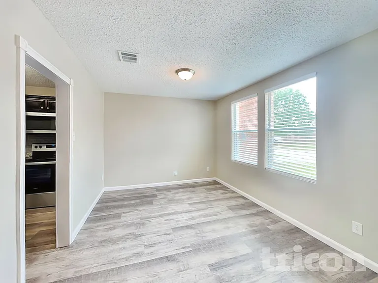 3916 Golden Horn Ln — Photo 4