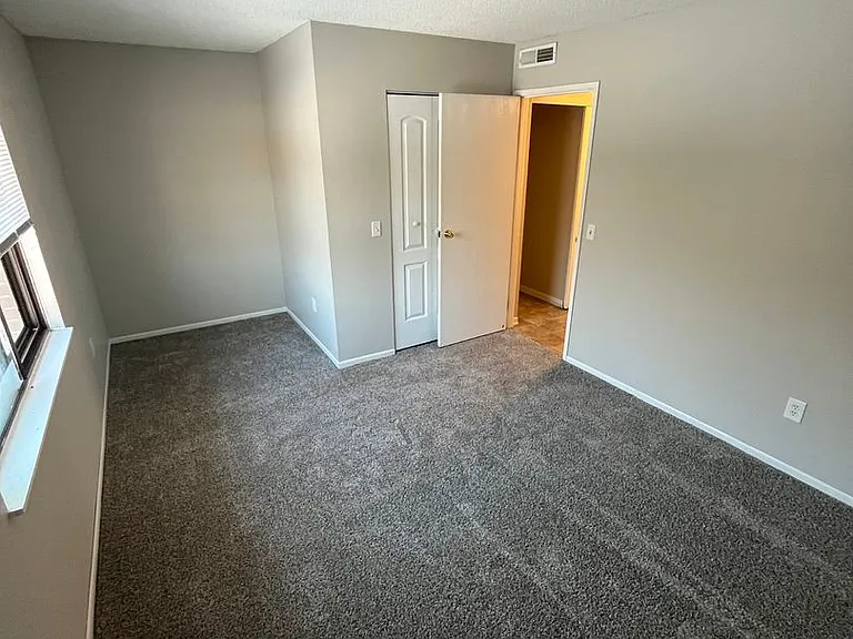 223 S Ivy Ln — Photo 10