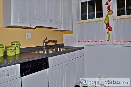 4th image of 4137 Kenwood Ave