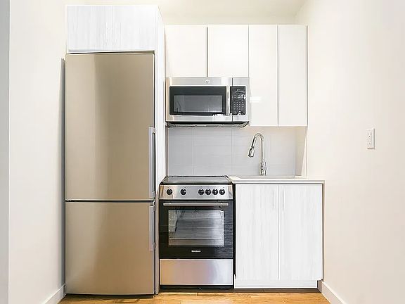3rd image of 434 W 19th St #3FLB