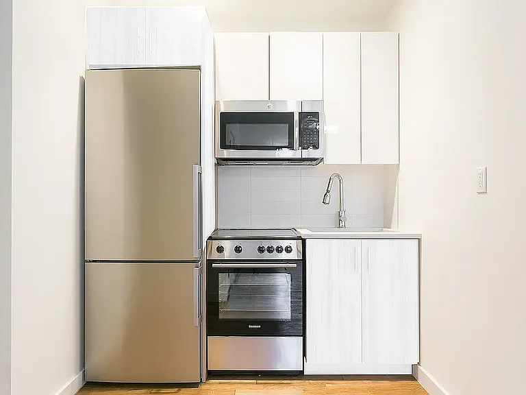 434 W 19th St #3FLB — Photo 3