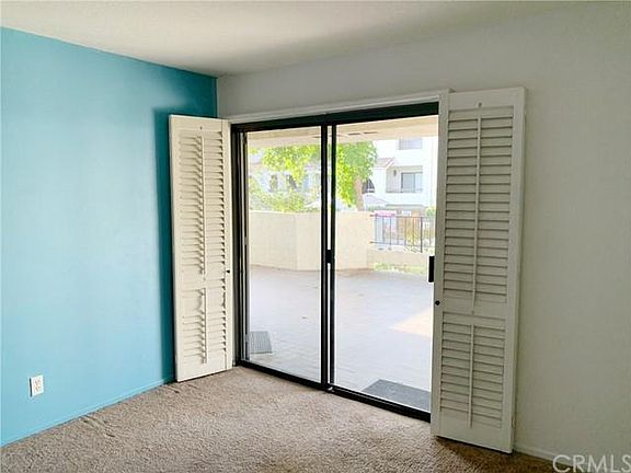 4th image of 21650 Burbank Blvd