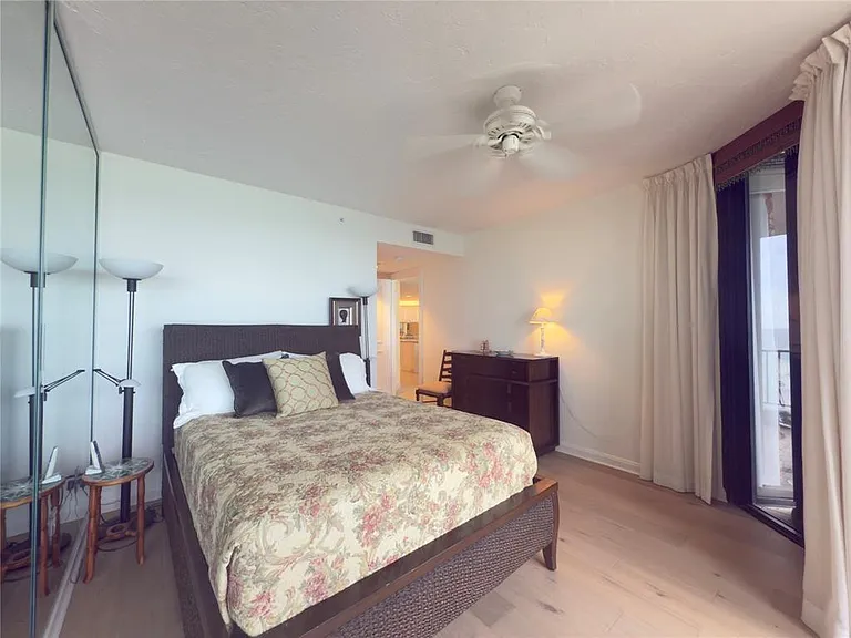 800 Ocean Dr #404 — Photo 9
