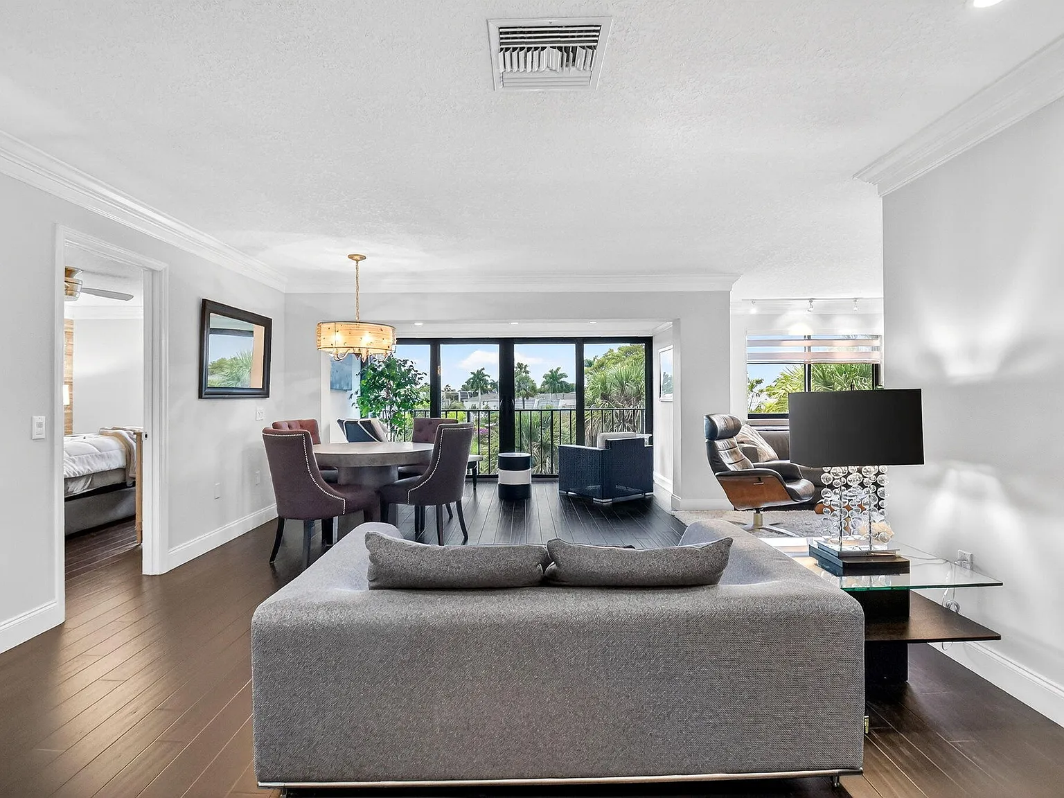 3 bed, 2.0 bath, 1167 sqft, $4,500 — Photo 3