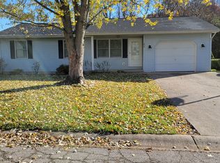 1915 N Blackfoot Dr, Ellettsville, IN 47429
