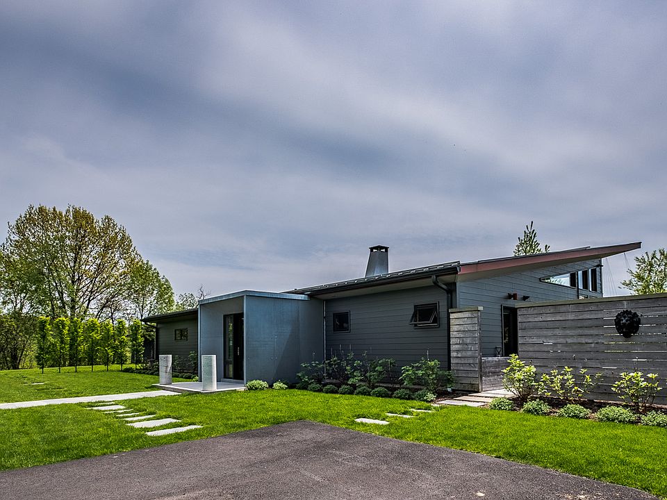 1st image of 12 Cotswold Dr