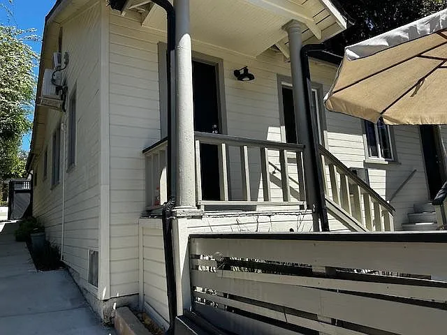2362 1/2 N Alvarado St — Photo 18