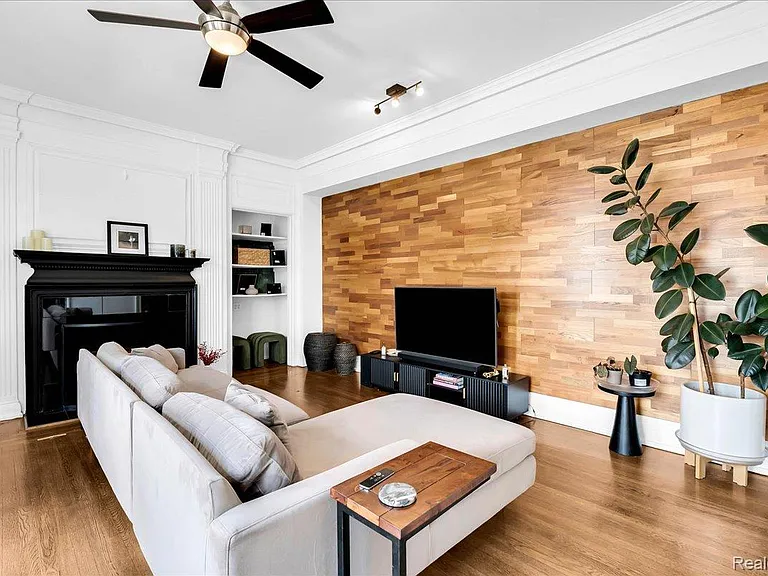 2900 E Jefferson Ave #D201 — Photo 8