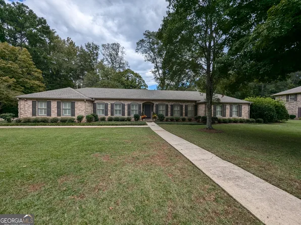 98 Georgian Ter, West Point, GA 31833