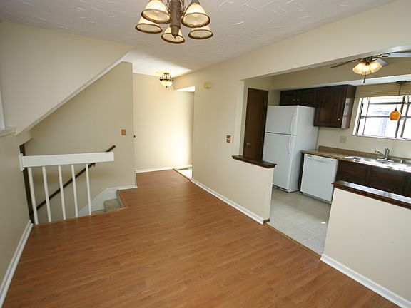 3rd image of 439 E North St Unit 3
