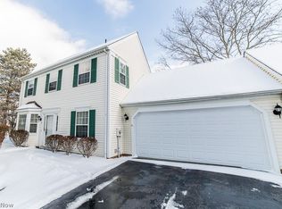 2 Hudson Common Dr, Hudson, OH 44236