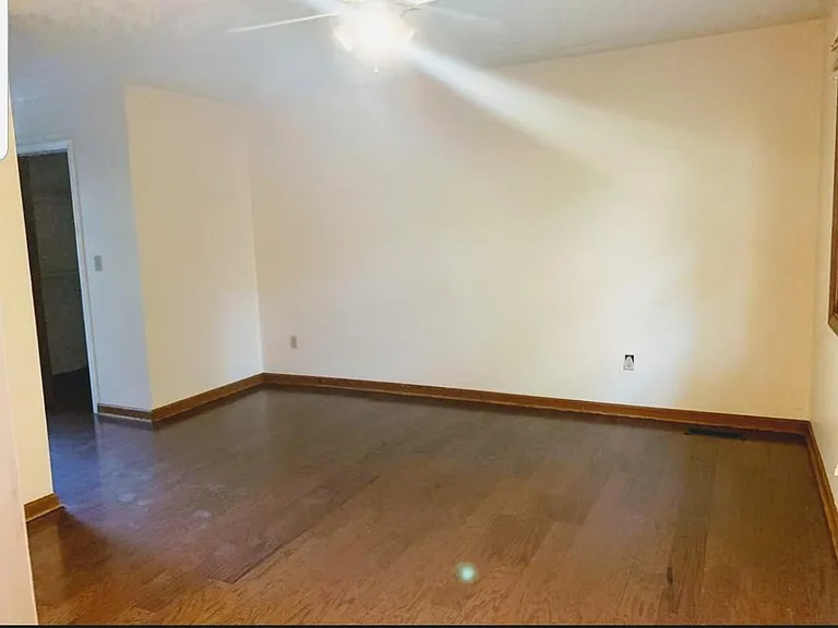 Large suites woth full bathrooms and walkin closets