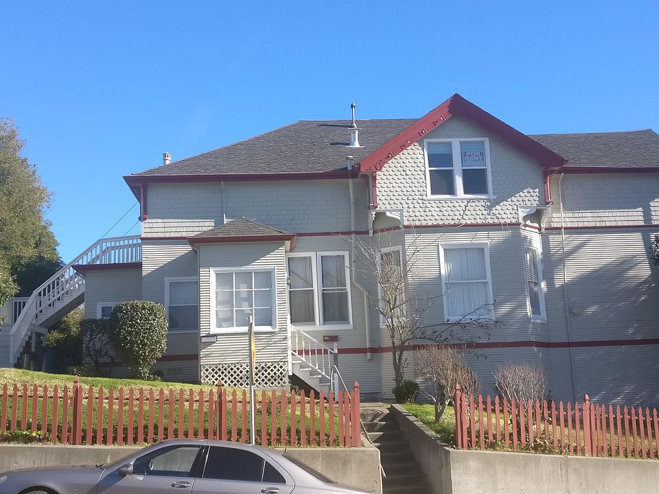 Top-floor apartment, viewed from Santa Clara St (west side)