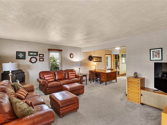4th image of 1021 Sarah St