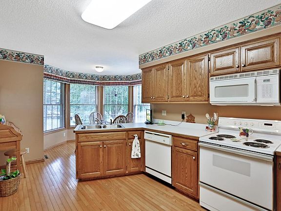 4th image of 2185 Woodlynn Ave E