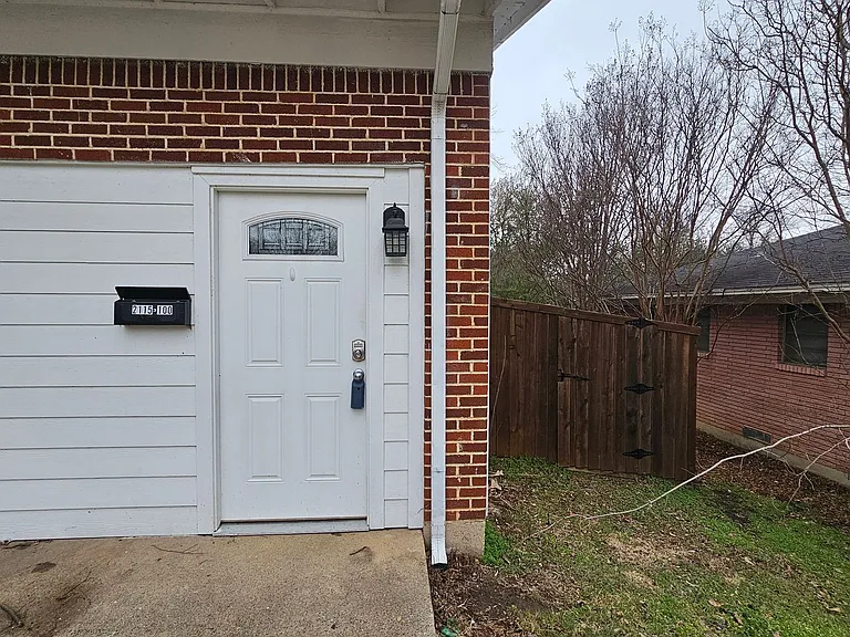 2115 Glenwood Ln — Photo 7