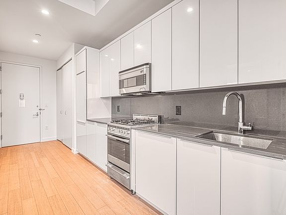 4th image of 180 Water St APT 812